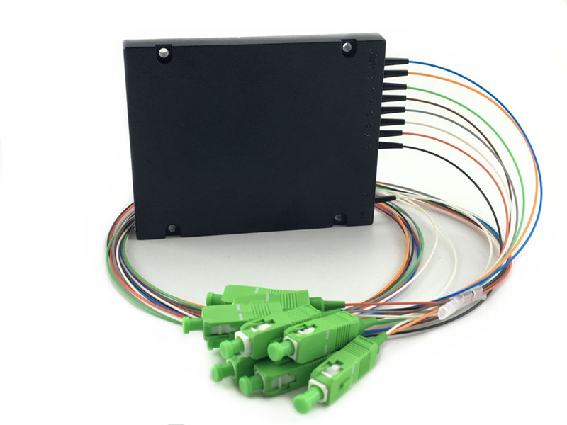 plastic box 1x8 plc optical splitter， with sc apc connector.jpg